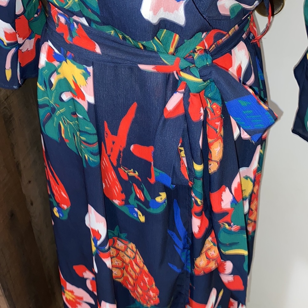 Hayden Los Angeles navy tropical floral bird wrap midi dress NWOT size Medium - Picture 7 of 13